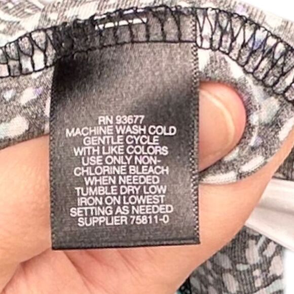 Liz Claiborne Career geometric blouse Women’s size PXL polyester/spandex blue bl - Picture 5 of 5